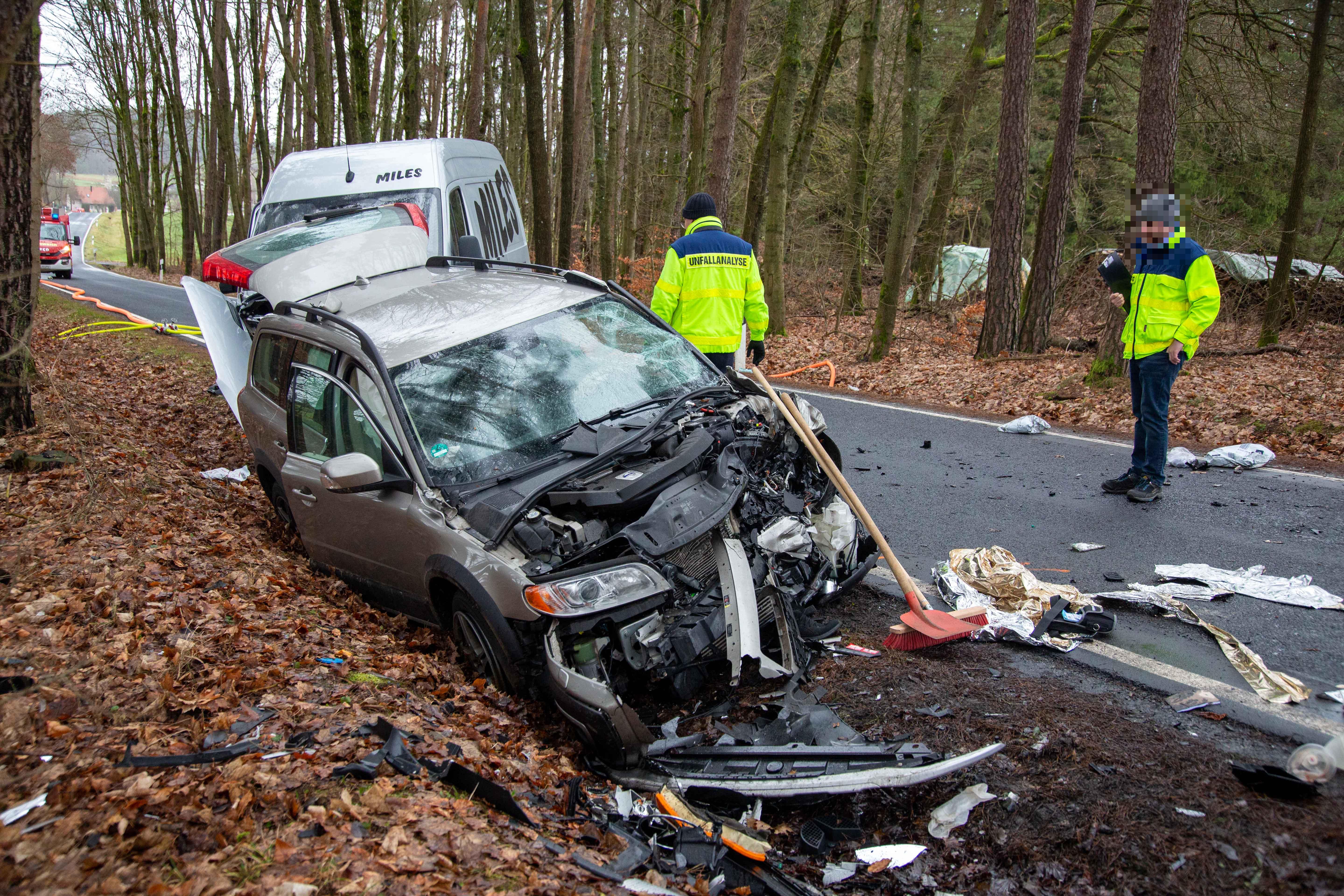 Schwerer Unfall im Landkreis AmbergSulzbach 24Jähriger schleudert